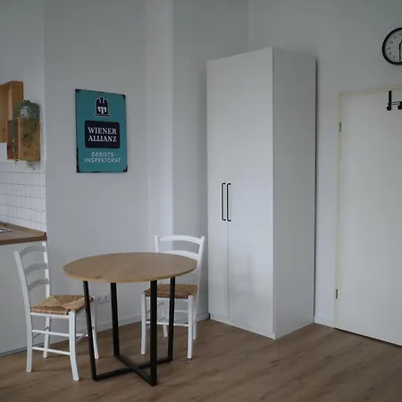 Stilvolles Altbauapartment Mit Balkon In Uninaehe Appartement