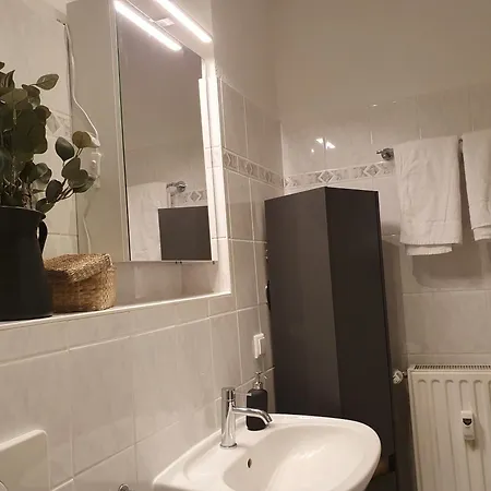 Stilvolles Altbauapartment Mit Balkon In Uninaehe *