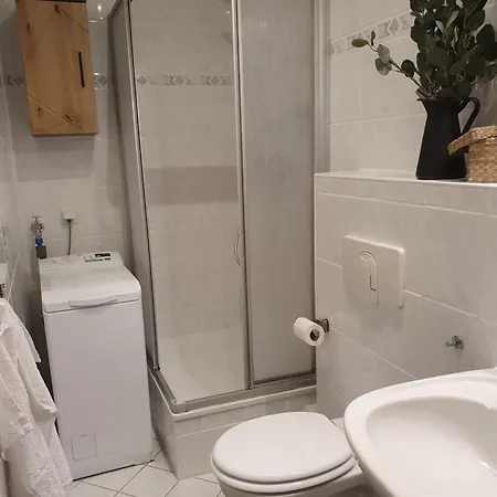 Stilvolles Altbauapartment Mit Balkon In Uninaehe