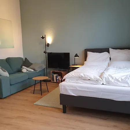Stilvolles Altbauapartment Mit Balkon In Uninaehe Appartement Magdebourg